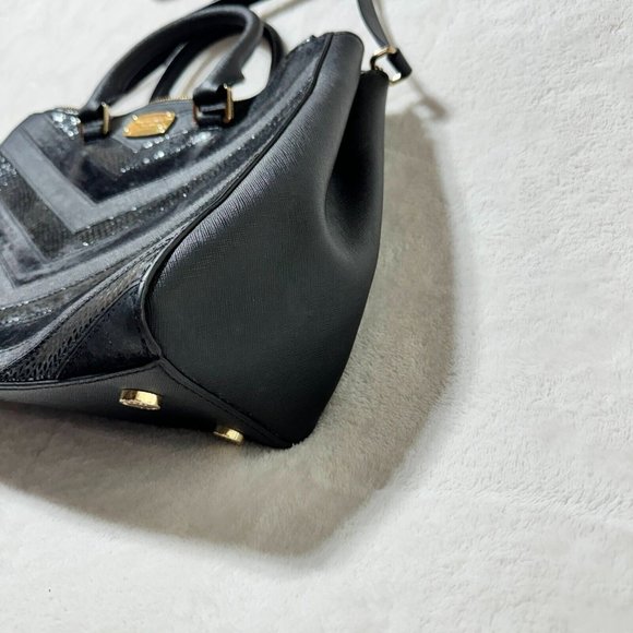 MICHAEL KORS Purse Selma Black Chevron Patchwork Design w/ Adjustable Strap - Picture 5 of 16